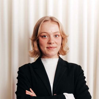 mikaela-kvadrat-1080